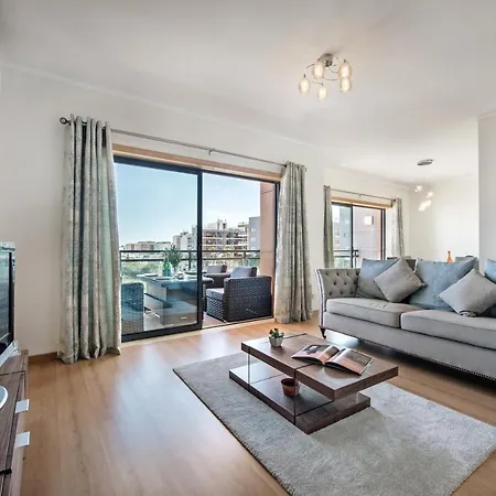 Апартаменты Sunset Olhao- Modern 3 Bed Luxury With Rooftop Pool Ольян